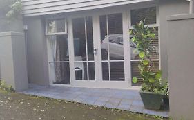 1 Queen Bed And 1 Sofa Bed, Studio B, 25 Glenfell Place, Epsom, Auckland