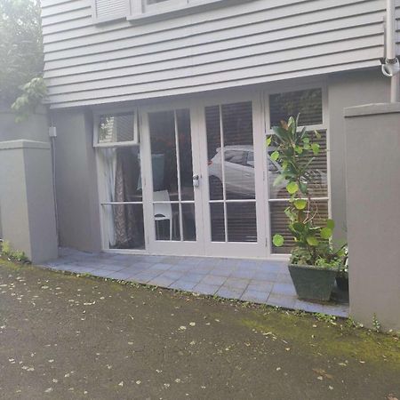 1 Queen Bed And 1 Sofa Bed, Studio B, 25 Glenfell Place, Epsom, Auckland Hotel Exterior photo