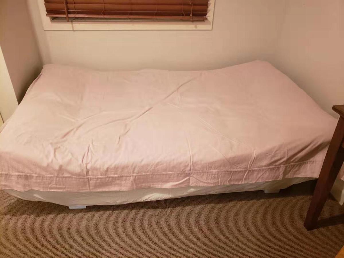 1 Queen Bed And 1 Sofa Bed, Studio B, 25 Glenfell Place, Epsom, Auckland Hotel Exterior photo